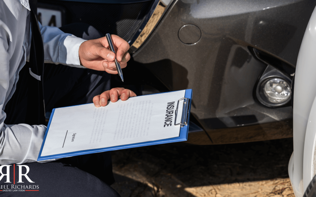 Consejos Para Firmar Documentos De Una Abogada De Disputas De Seguros De Automoviles