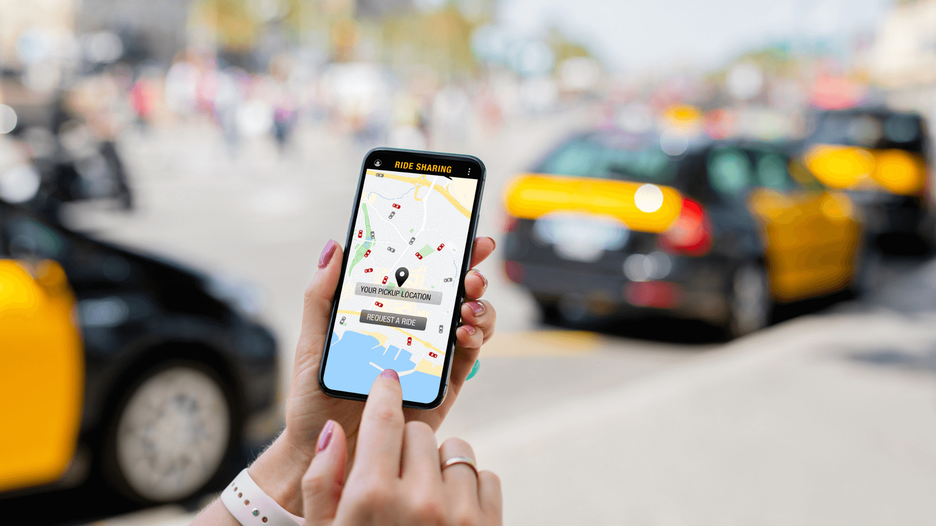 Accidente de auto nocturno mostrando daños catastróficos, utilizado para leyes de lesiones personales, servicios de emergencia o negocios de reparación de colisiones